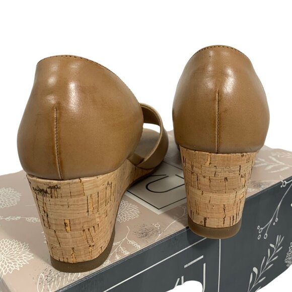 NIB $65 ROYU Stella Shell Wedge Sandal 8M Cork Heel Open-Toe Beige Dress Shoes - Picture 4 of 5